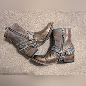 Stylish Metallic Ankle Boots